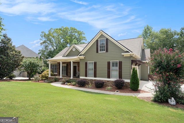 view of front facade featuring a front lawn and covered porch