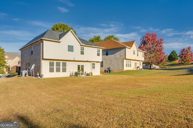 back of house featuring a lawn