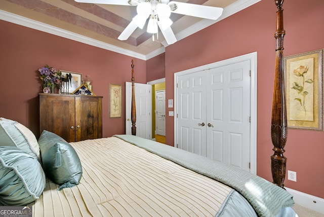 bedroom featuring ornamental molding, a closet, carpet flooring, and ceiling fan