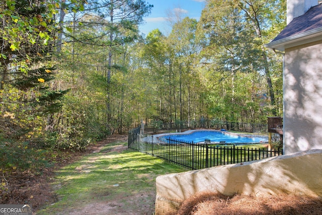 view of yard featuring a fenced in pool