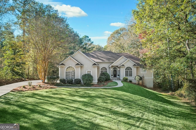 single story home featuring a front yard