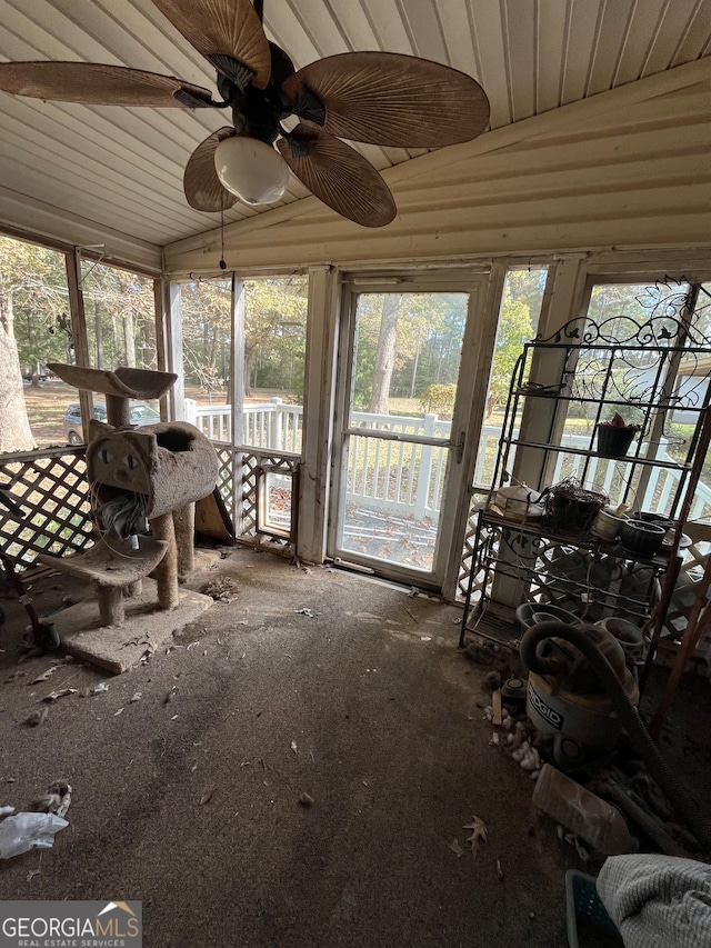 sunroom with vaulted ceiling and ceiling fan