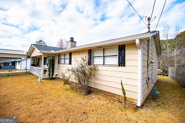 view of front of house with a front lawn