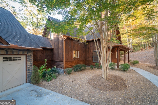 view of front of house featuring a garage