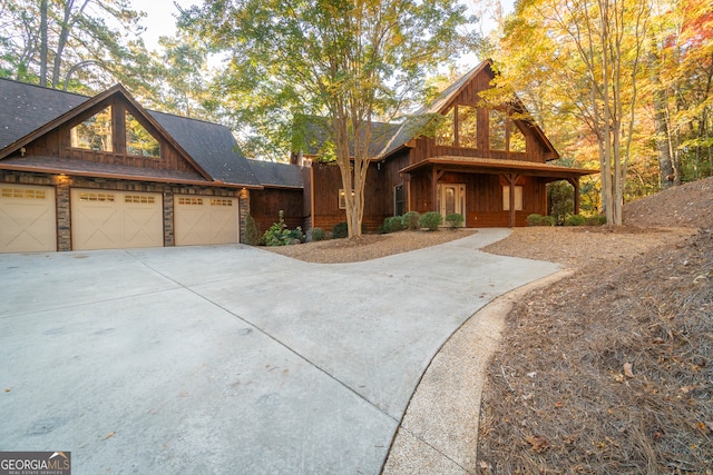 view of front facade featuring a garage