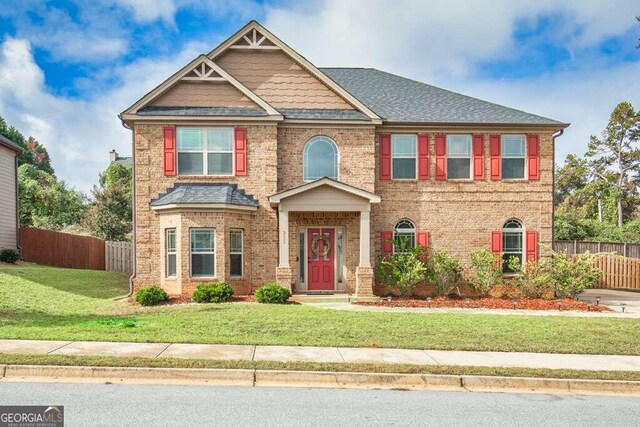 craftsman-style home featuring a front lawn