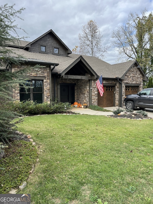 view of front facade featuring a front lawn and a garage