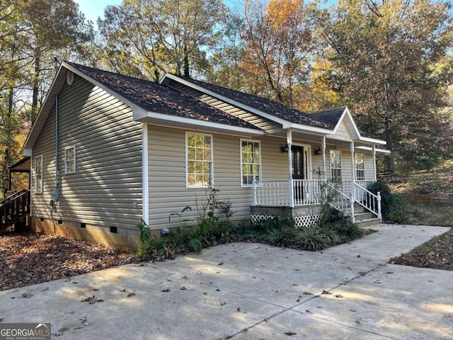 view of front of property featuring covered porch