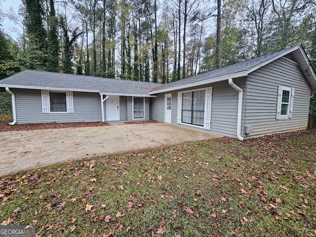 view of front facade featuring a front lawn and a patio