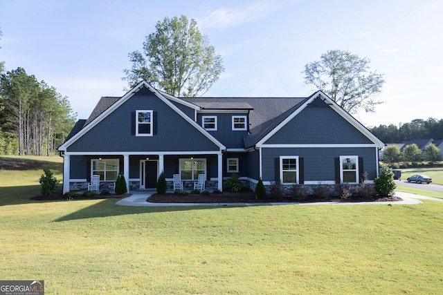 craftsman inspired home featuring a front yard and covered porch