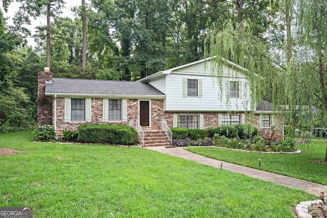 tri-level home featuring a front yard