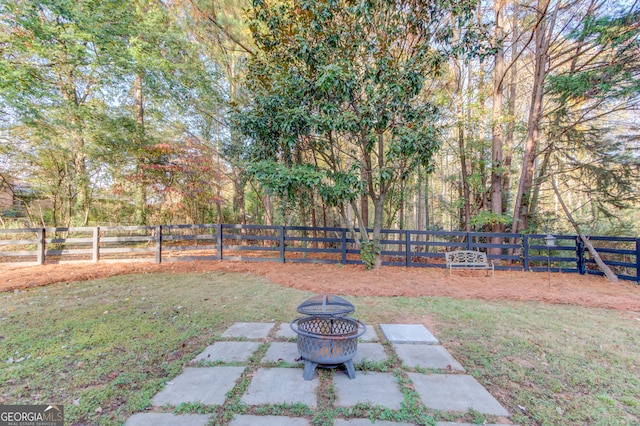 view of yard featuring a fire pit