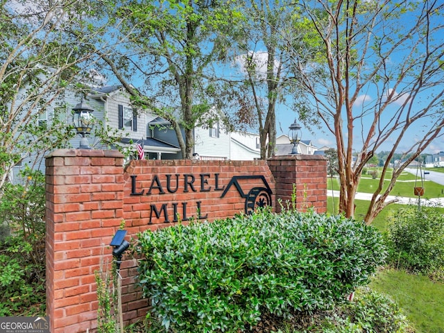 view of community / neighborhood sign