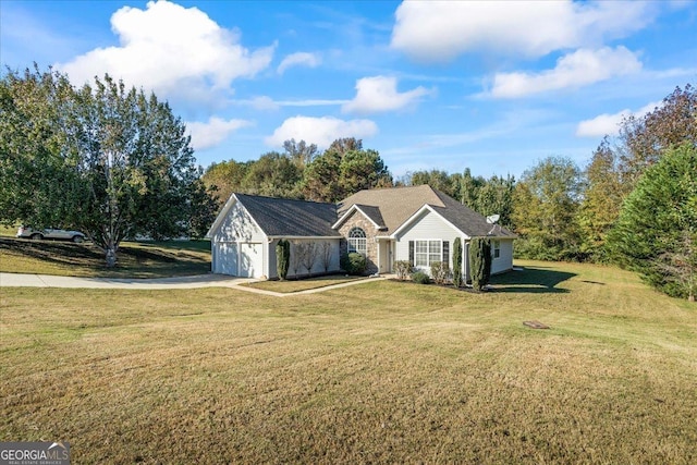 single story home featuring a front lawn