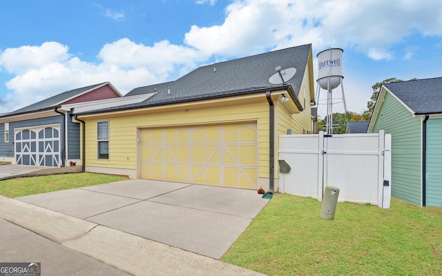 view of front of home featuring a garage and a front yard