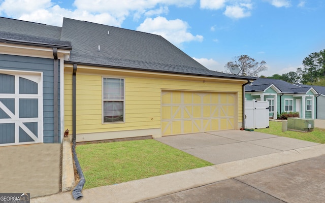 view of front of home with a garage and a front yard