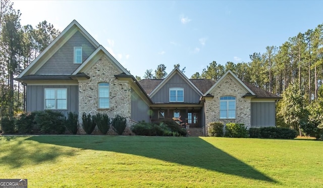 craftsman-style home featuring a front lawn