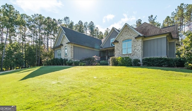 view of front of house with a front yard