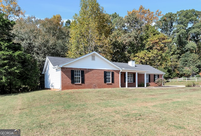 ranch-style house featuring a front lawn