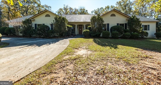 single story home with a front yard