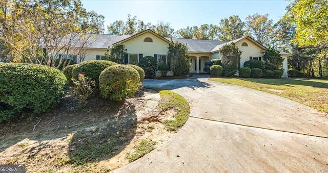 ranch-style home with a front yard