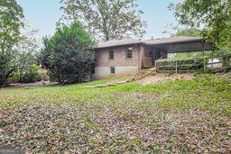 view of yard featuring a carport