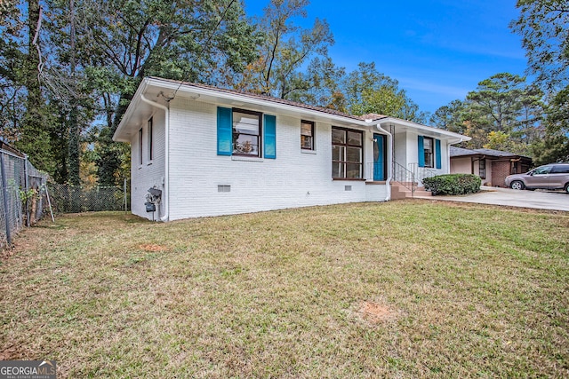 ranch-style house with a front lawn