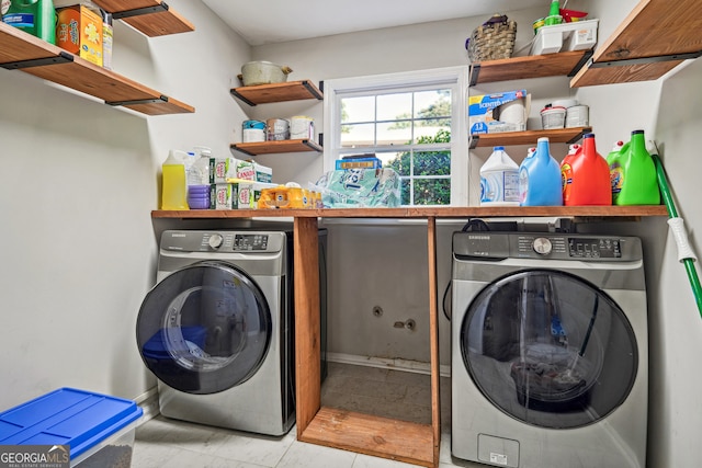 laundry area featuring washer / dryer