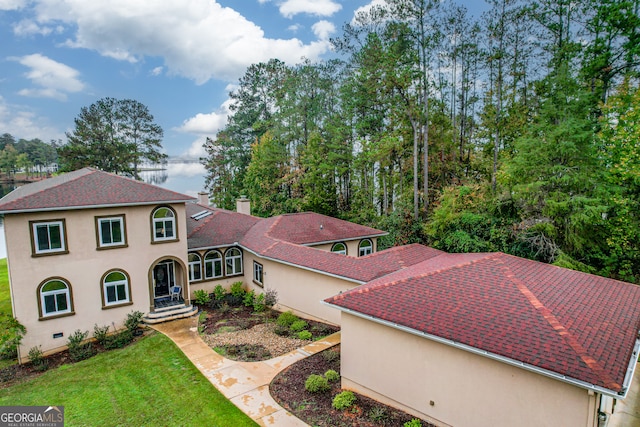 view of front of property with a front lawn