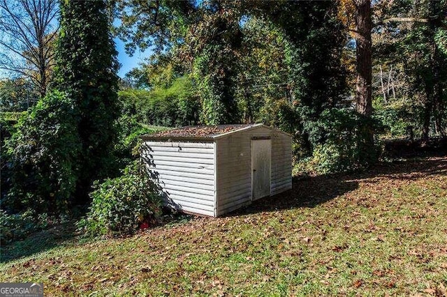 view of outbuilding