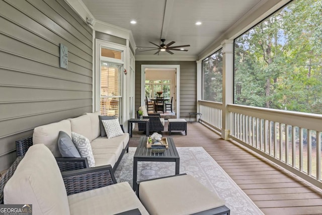 sunroom with ceiling fan