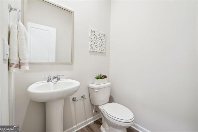 bathroom featuring toilet and sink