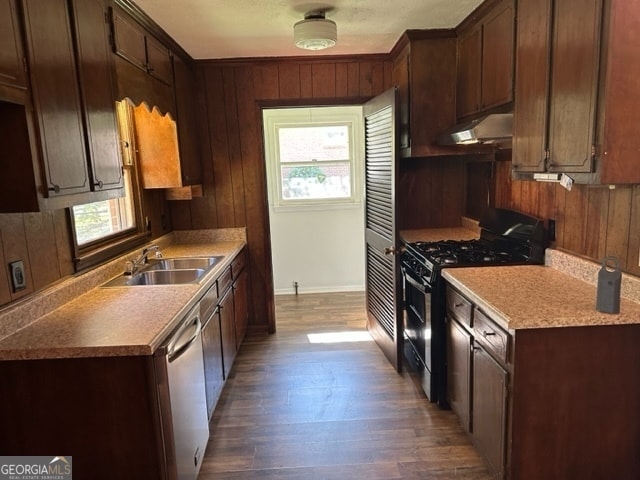 kitchen with plenty of natural light, stainless steel appliances, dark hardwood / wood-style floors, and sink