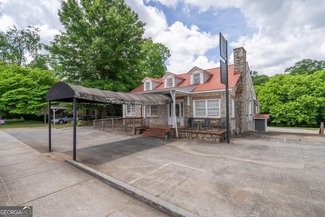 view of front of property featuring covered porch