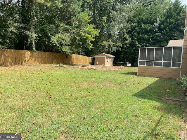 view of yard featuring a storage unit