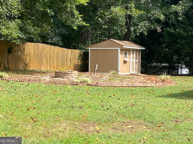 view of outdoor structure featuring a yard