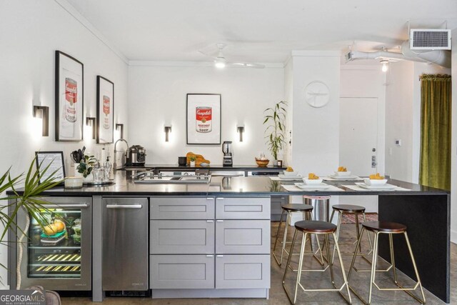 bar featuring beverage cooler, gray cabinetry, ornamental molding, sink, and ceiling fan