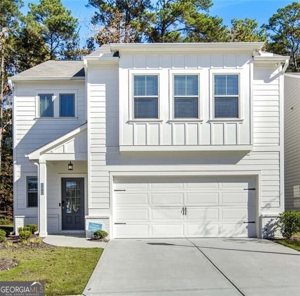 view of front of house featuring a garage