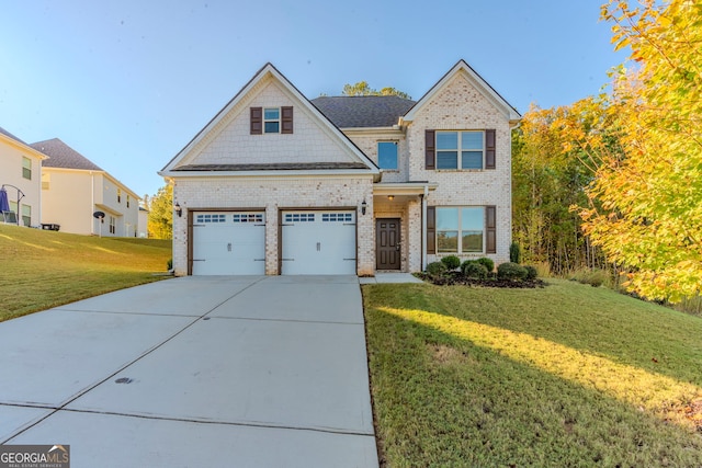 view of front of property featuring a front yard