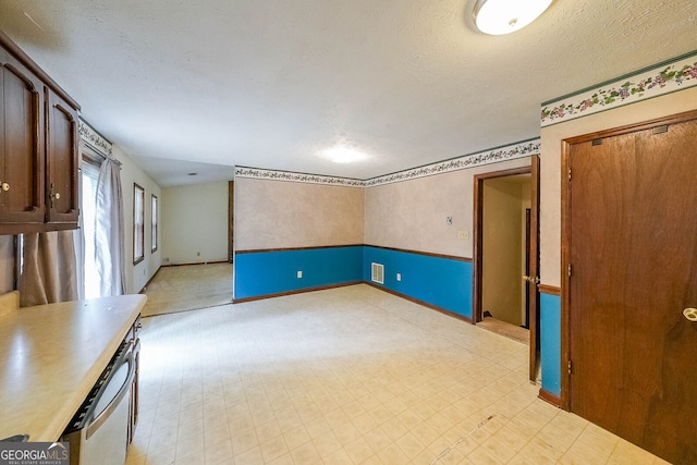 empty room featuring a textured ceiling