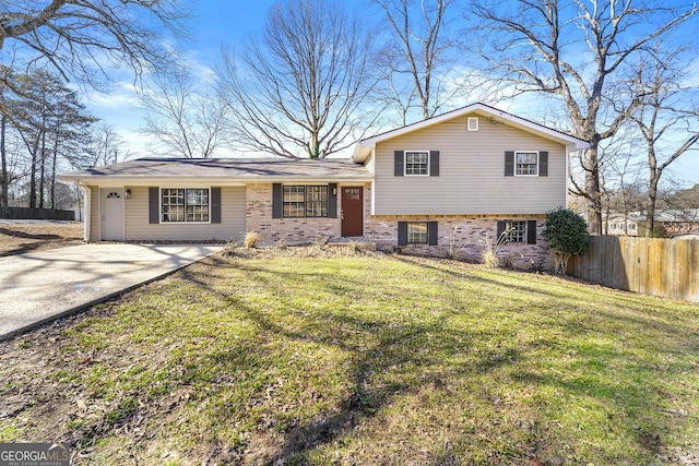 split level home with a front lawn