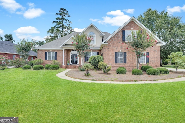 view of front of house featuring a front lawn