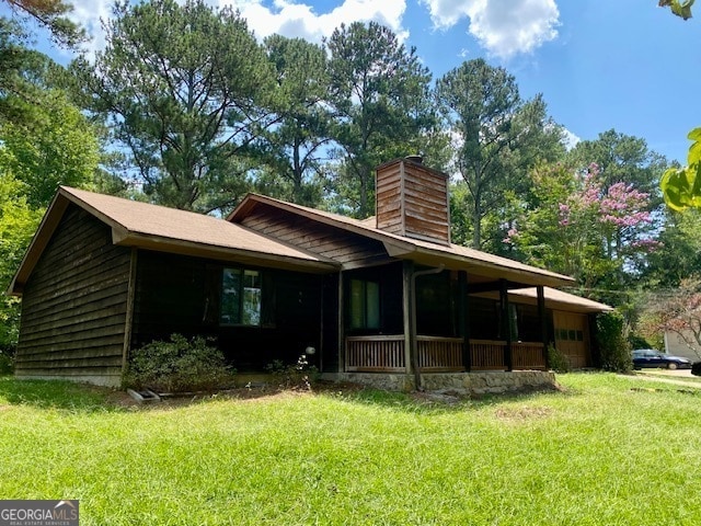 back of house featuring a lawn