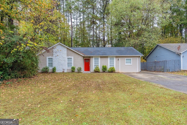 ranch-style home featuring a front yard