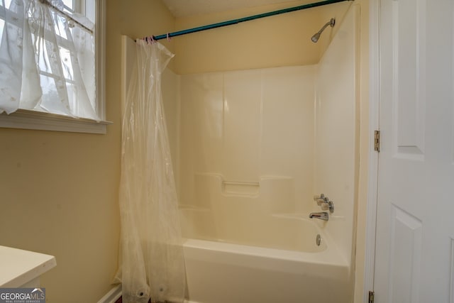 bathroom with shower / tub combo