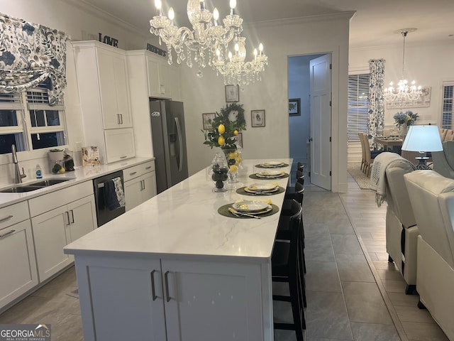 kitchen featuring sink, an inviting chandelier, white cabinetry, stainless steel fridge with ice dispenser, and dishwasher