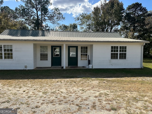 single story home with a porch and a front yard