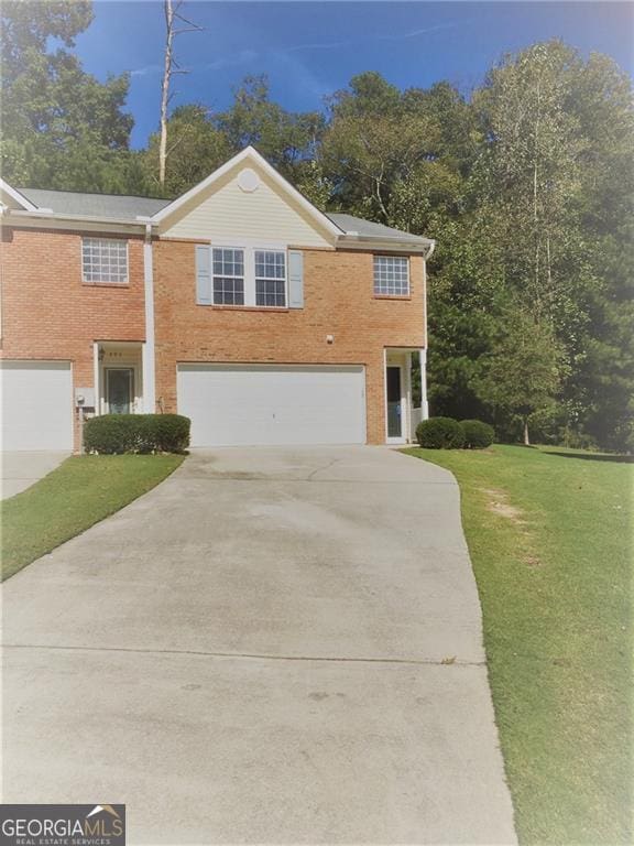 view of front facade featuring a front yard and a garage