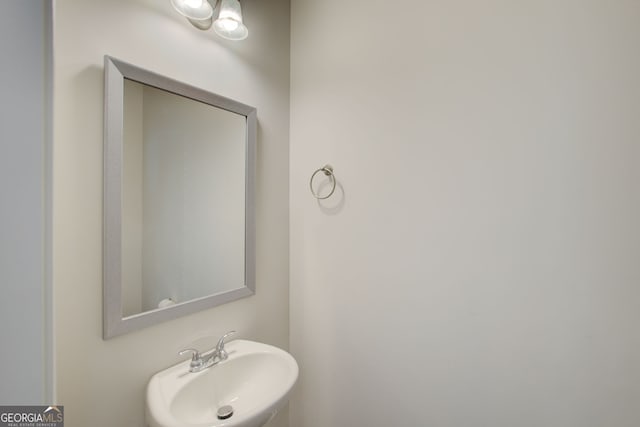 bathroom featuring sink