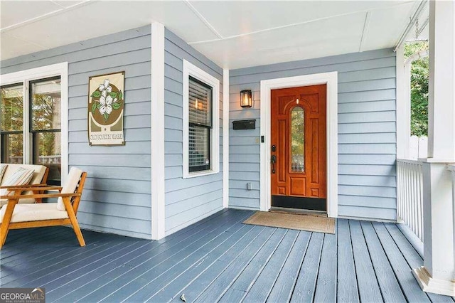 property entrance featuring a porch